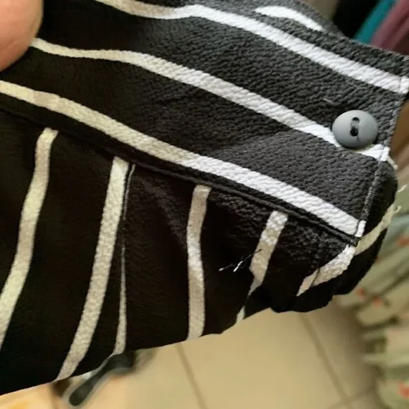 Black and off-white, long-sleeved blouse - Picture 3 of 5